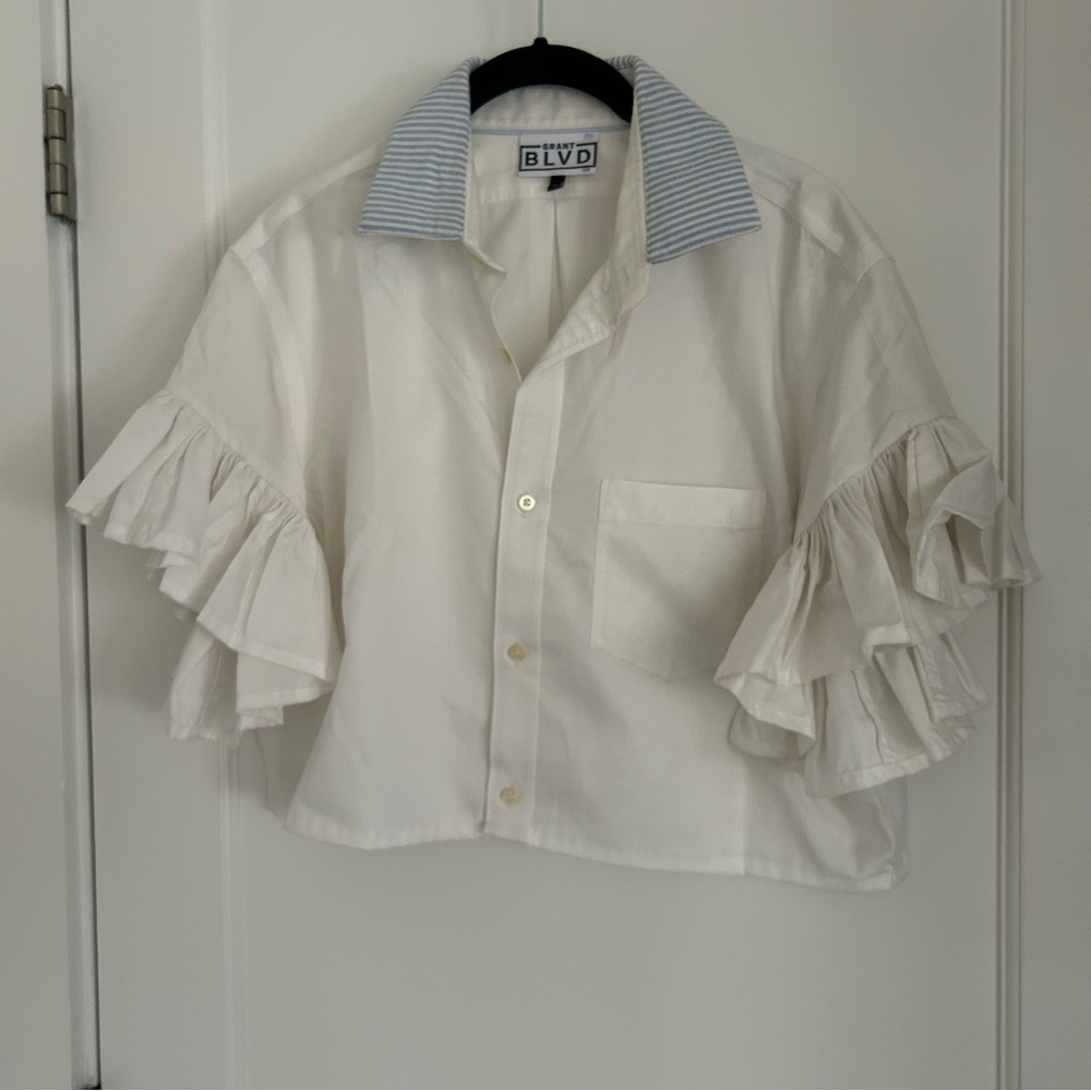 Grant BLVD White Ruffle Sleeve Crop Button Shirt Blue Collar M